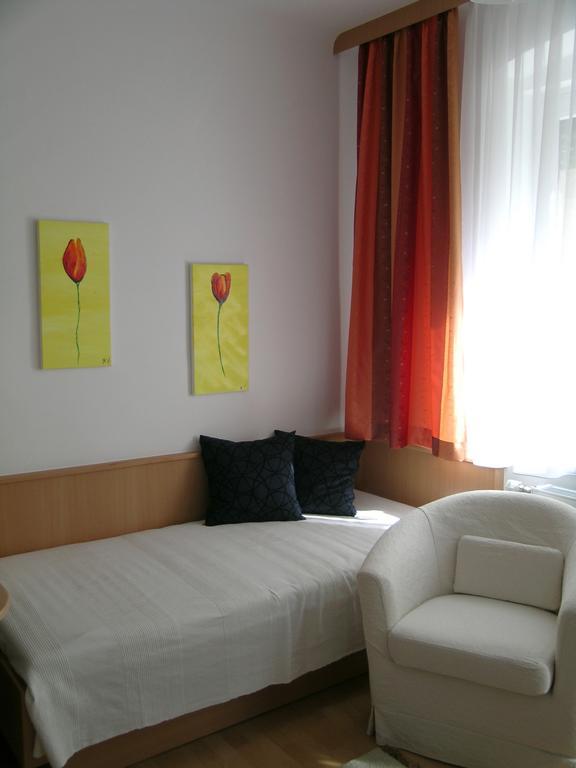 Gasthof-Pension Weisz-Artner Frauenkirchen Bilik gambar